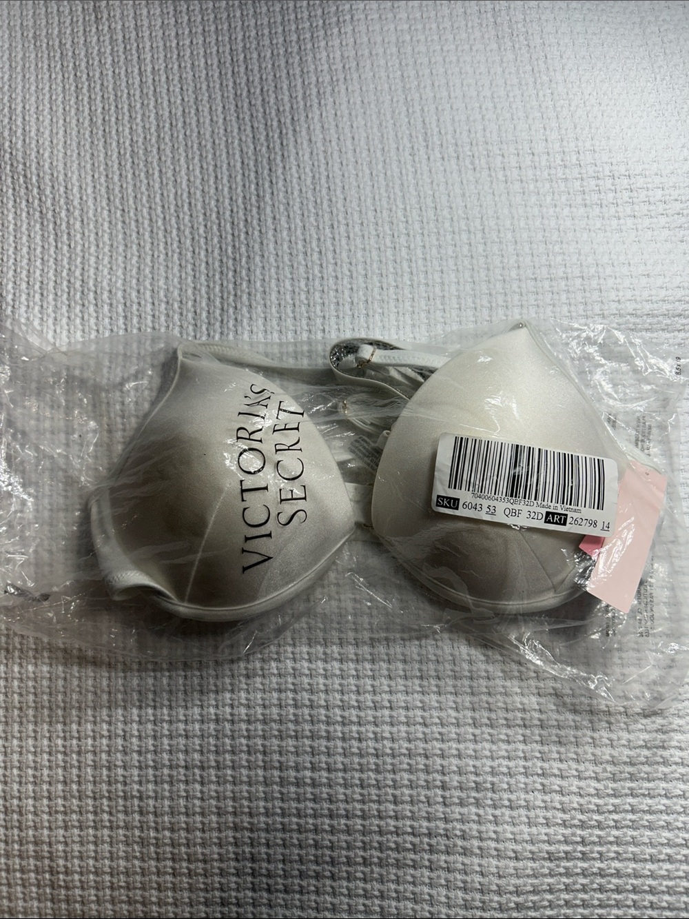 Victoria's Secret Cream T-Shirt Bra